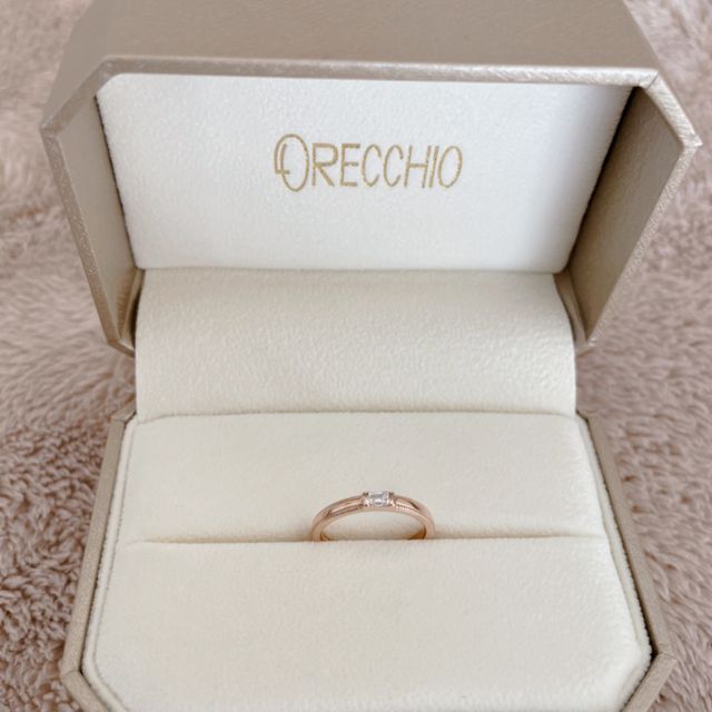 【ORECCHIO(オレッキオ)の口コミ】 婚約指輪なしだったので小さめのダイヤが入った結婚指輪のバケットカット…