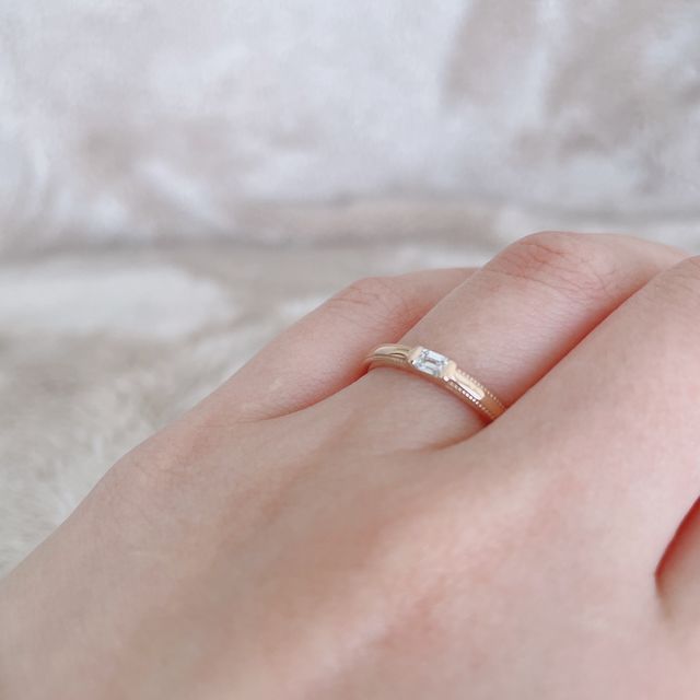 【ORECCHIO(オレッキオ)の口コミ】 婚約指輪なしだったので小さめのダイヤが入った結婚指輪のバケットカット…