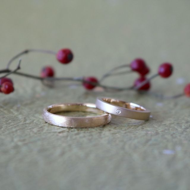 【鶴(mikoto)の口コミ】 「ゴールド・平打ち・つや消し加工の結婚指輪」
という条件の結婚指輪を探…