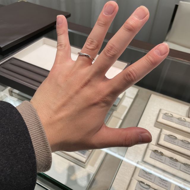 【アイプリモ(I-PRIMO)の口コミ】 まず、女性用のリングは、一般的な指輪と違い、ダイヤモンドが細かく入っ…