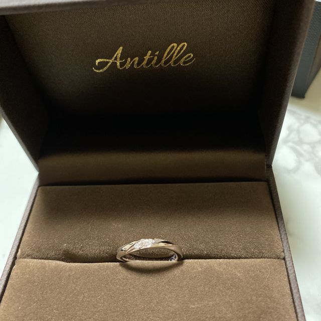 【Antille(アンティール)の口コミ】 既製品ではなく、世界に1つだけのオリジナルの指輪が作れる。店内にあるた…