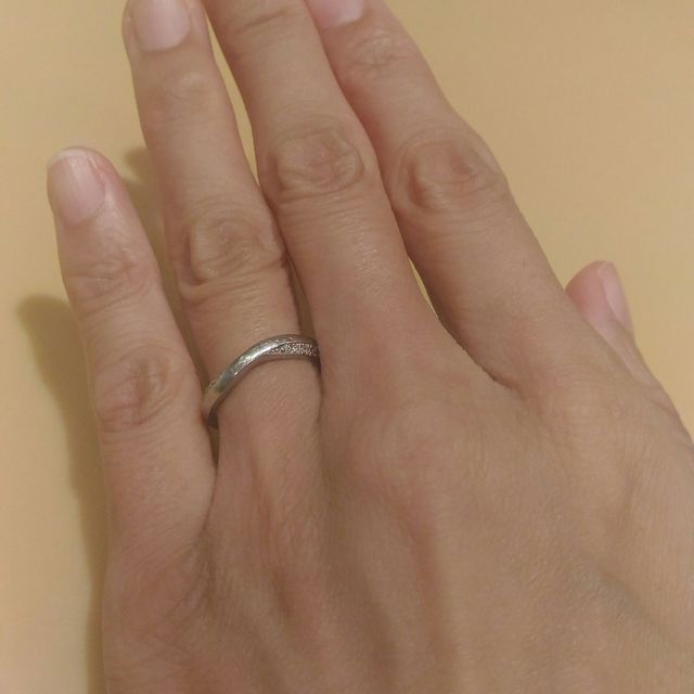 【俄(にわか)の口コミ】 婚約指輪を購入せず、結婚指輪だけを購入しました。なのでダイヤがついて…