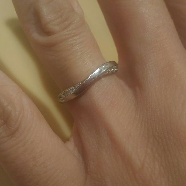 【俄(にわか)の口コミ】 婚約指輪を購入せず、結婚指輪だけを購入しました。なのでダイヤがついて…