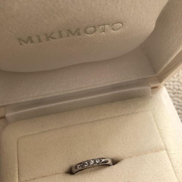 【MIKIMOTO(ミキモト)の口コミ】 シンプルで細過ぎない結婚指輪を探していました。
たくさんのブランドの指…