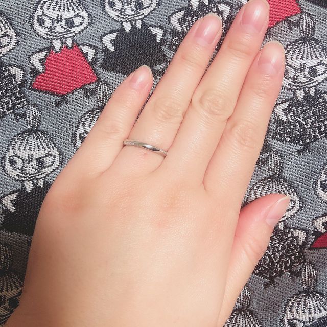 【銀座ダイヤモンドシライシの口コミ】 HPに載っているブーケとはデザイン違いの物です。ぱっと見はシンプルに見…