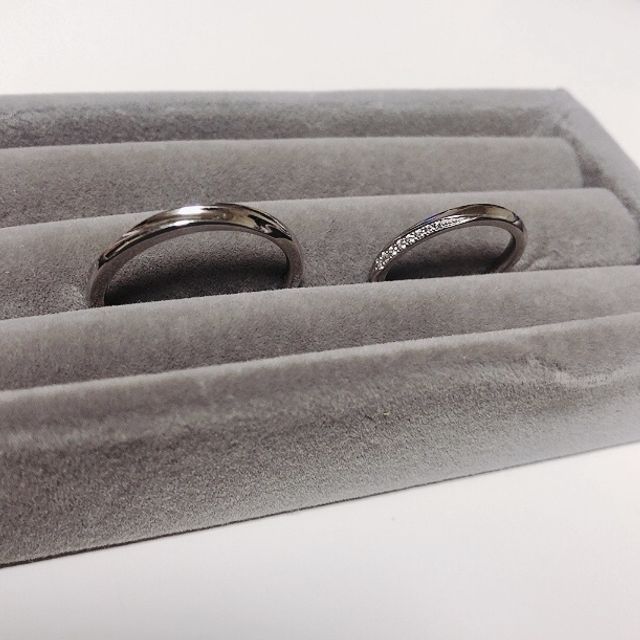 【銀座ダイヤモンドシライシの口コミ】 HPに載っているブーケとはデザイン違いの物です。ぱっと見はシンプルに見…