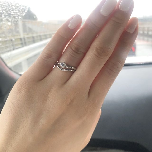 【アイプリモ(I-PRIMO)の口コミ】 担当の方にたくさん指輪を見せて頂いた中から二人で話し合い、この指輪に…