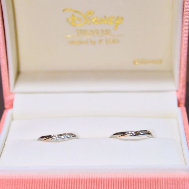 【ケイウノ ブライダル(K.UNO BRIDAL)の口コミ】 ウェーブラインで指が長く見えること、また、ツートンカラーがかわいいな…