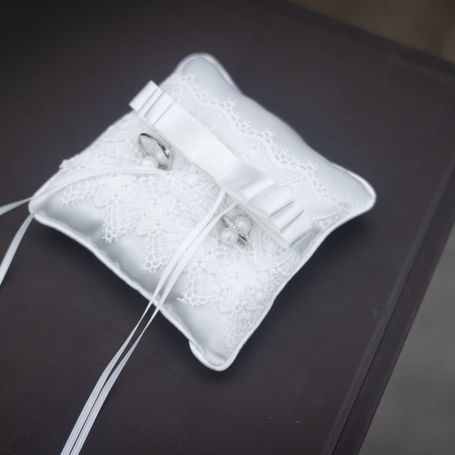 【ROYAL ASSCHER(ロイヤル・アッシャー)の口コミ】 夫婦共々指が細いため、細めのリングを探していました。こちらの指輪は希…