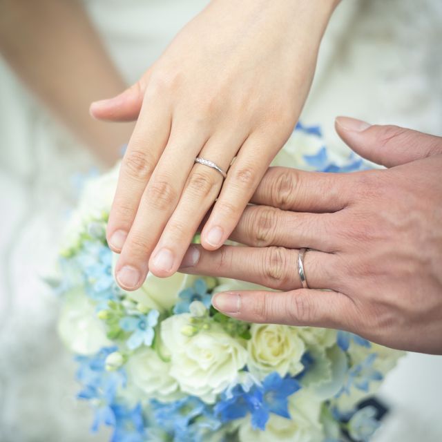 【ROYAL ASSCHER(ロイヤル・アッシャー)の口コミ】 夫婦共々指が細いため、細めのリングを探していました。こちらの指輪は希…