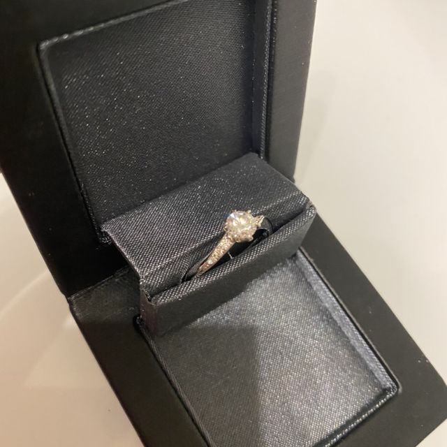 【ラザール ダイヤモンド(LAZARE DIAMOND)の口コミ】 婚約指輪なので、私がお店で選んだわけではありませんが、とても気に入っ…