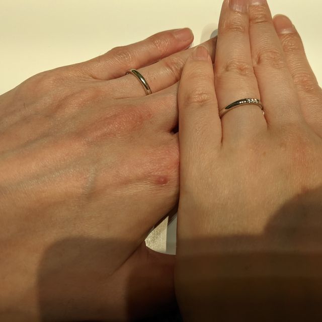 【4℃ BRIDAL(ヨンドシーブライダル)の口コミ】 素材がプラチナで、ダイヤが3石入っているもの。留め方が完全に埋まってい…