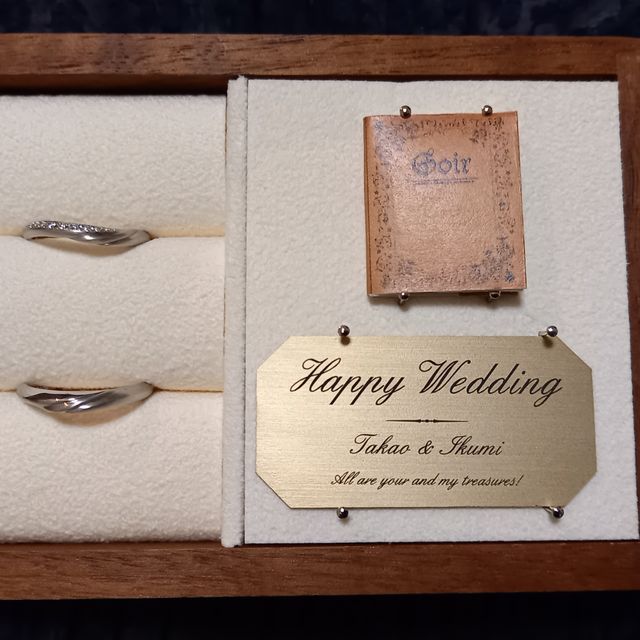 【PORTADA(ポルターダ)の口コミ】 メレダイヤが入っているものが良かったことと、羽のような、ねじったよう…