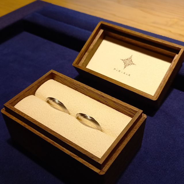 【PORTADA(ポルターダ)の口コミ】 メレダイヤが入っているものが良かったことと、羽のような、ねじったよう…