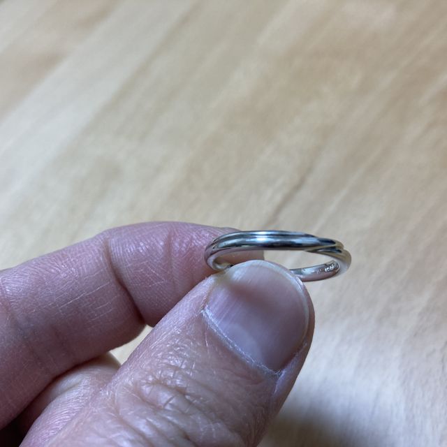 【銀座ダイヤモンドシライシの口コミ】 指輪のデザインは他のお店でも試着して、ウェーブ型がよいなと考えていて…