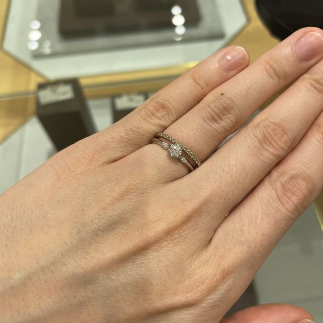 【ete(エテ)の口コミ】 ブラウンダイヤという種類で珍しいと思いました。ハーフエタニティですが…