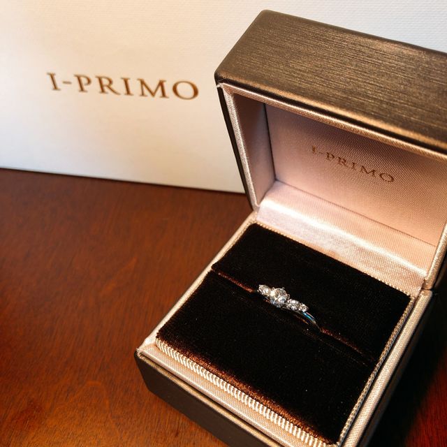 【アイプリモ(I-PRIMO)の口コミ】 指が太いので細見えする、結婚指輪と重ね付けできる、キラキラ輝いて可愛…