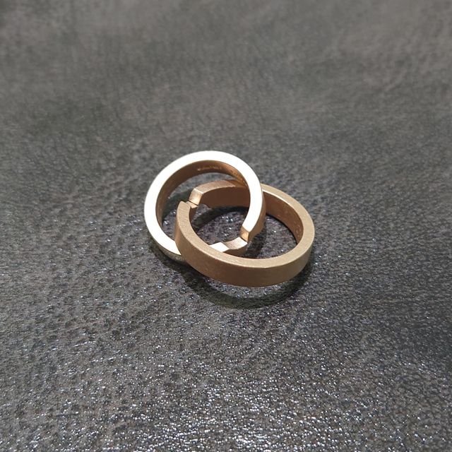 【NIESSING(ニーシング)の口コミ】 指の関節がでており、指輪がまわりやすいので宝石のついていないものを探…