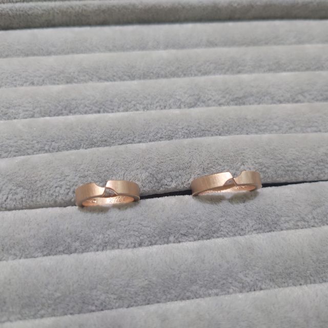 【NIESSING(ニーシング)の口コミ】 指の関節がでており、指輪がまわりやすいので宝石のついていないものを探…