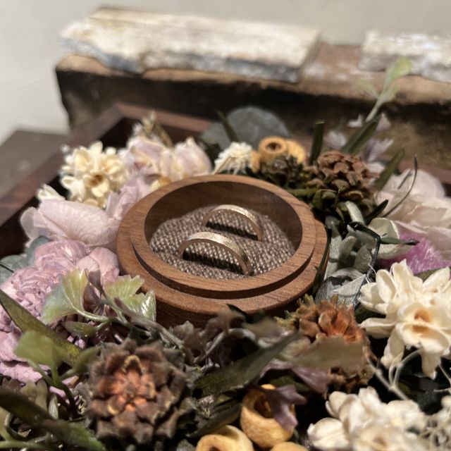 【鎌倉彫金工房の口コミ】 いわゆる王道のプラチナのキラキラしたら指輪よりもアンティーク調の落ち…