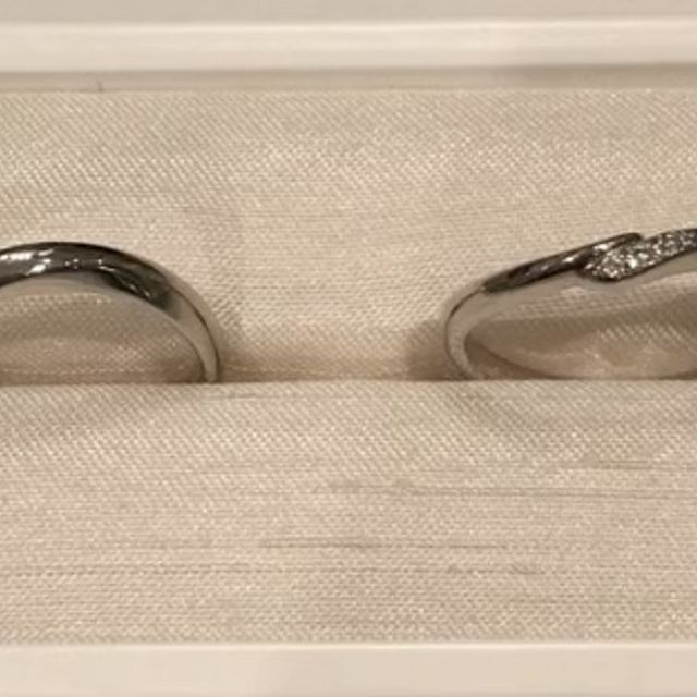 【TAKE-UP(テイクアップ)の口コミ】 純真・無垢という花言葉を持つ百合の花をイメージしたリングだそうです。…