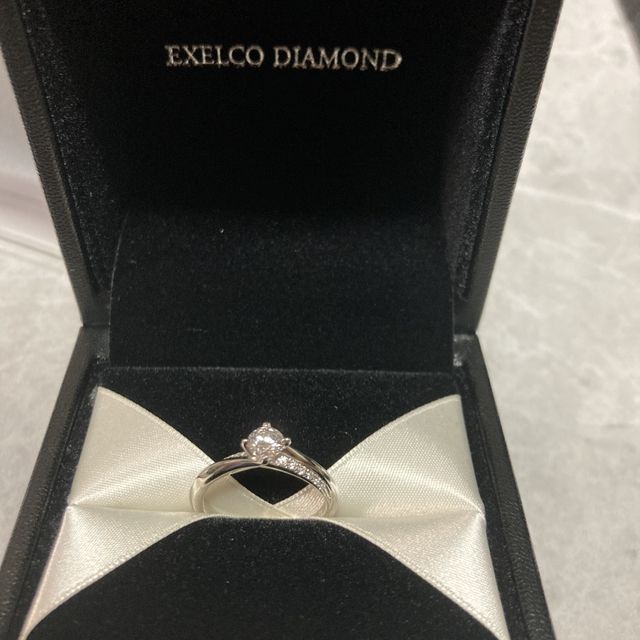 【エクセルコダイヤモンド(EXELCO DIAMOND)の口コミ】 指が綺麗に見えるウェーブタイプのもの、またダイアモンドが綺麗に見える…