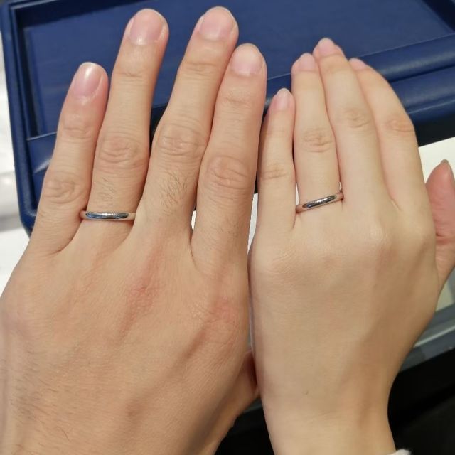【銀座ダイヤモンドシライシの口コミ】 ストレートタイプで飾りもついていない指輪をさがしていたところ、婚約指…