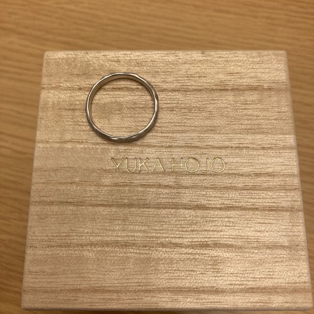【YUKA HOJO(ユカホウジョウ)の口コミ】 二人でシンプルな指輪をしたいと思っていたところ、素晴らしいものを見つ…