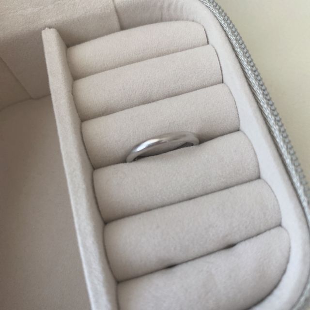 【ブルガリ(BVLGARI)の口コミ】 ペアで着けるということ、夫が仕事(スーツ)で着けていても違和感の無いシ…