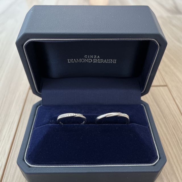 【銀座ダイヤモンドシライシの口コミ】 指がすっきり見えるデザインを探しており、いくつか試着したなかで購入し…