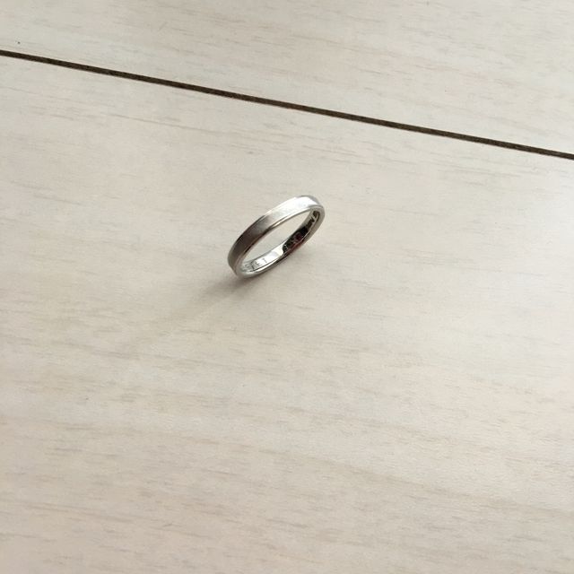 【THE KISS(ザ・キッス)の口コミ】 指輪の外側の装飾が細かくてしっかりとしたデザインです。
私は指が太く指…