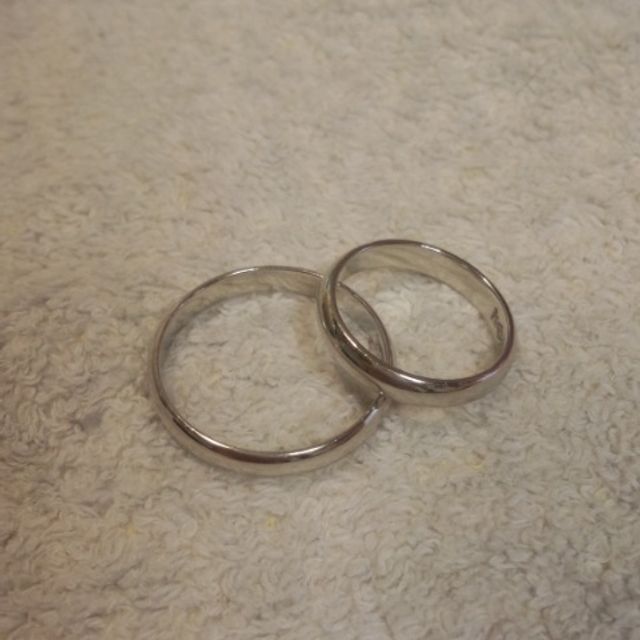 【Emera(エメラ)の口コミ】 以前からシルバーのシンプルなデザインのペアリングに憧れていて、何かと…