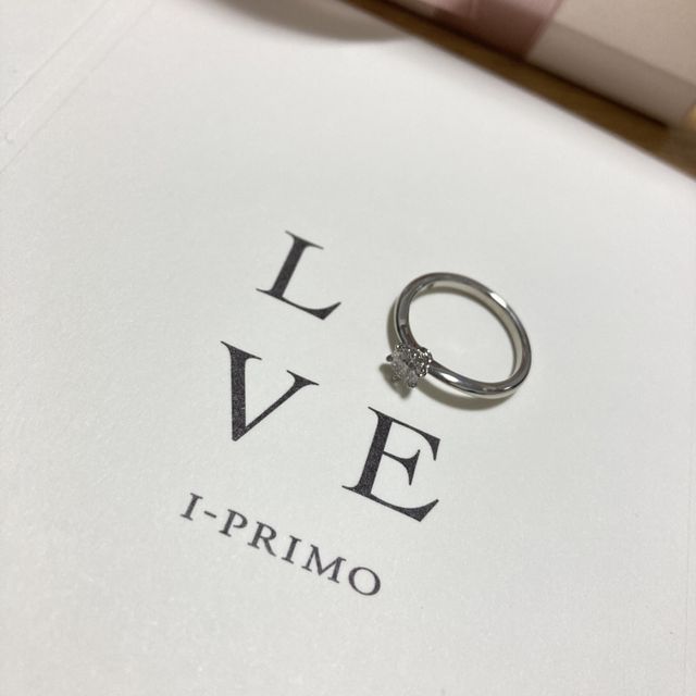 【アイプリモ(I-PRIMO)の口コミ】 結婚指輪と重ね付けできるのが大前提でした。
結婚指輪を先に決めていたの…