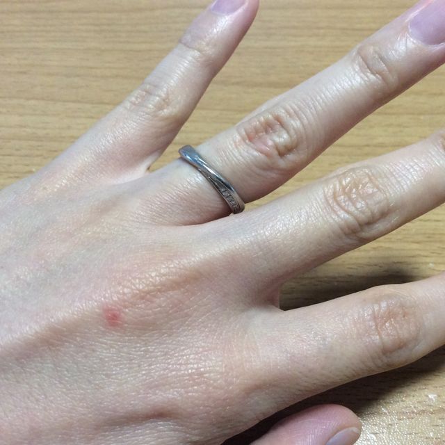 【ミルフローラ(Milluflora)の口コミ】 二人ともいくつか見た中で、ピンと来た指輪が同じだったので、そのままそ…