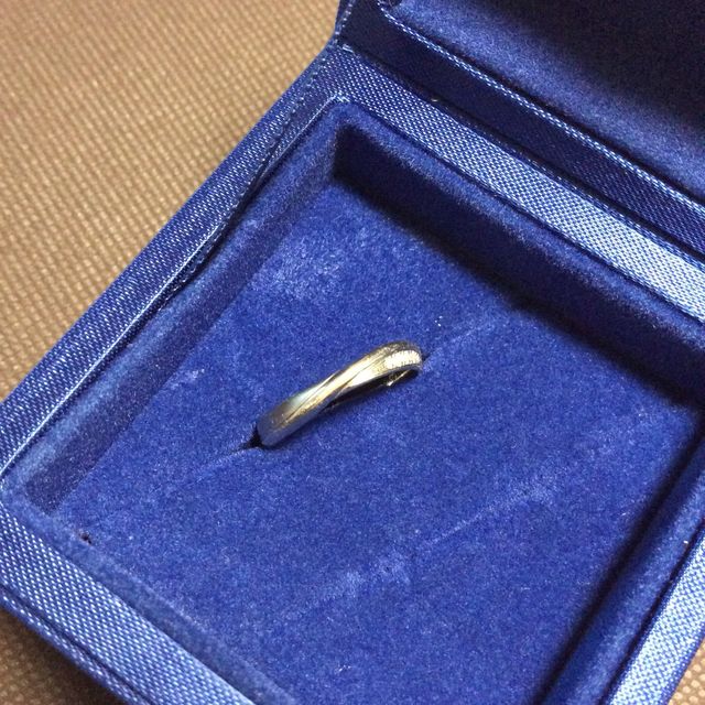 【ミルフローラ(Milluflora)の口コミ】 二人ともいくつか見た中で、ピンと来た指輪が同じだったので、そのままそ…
