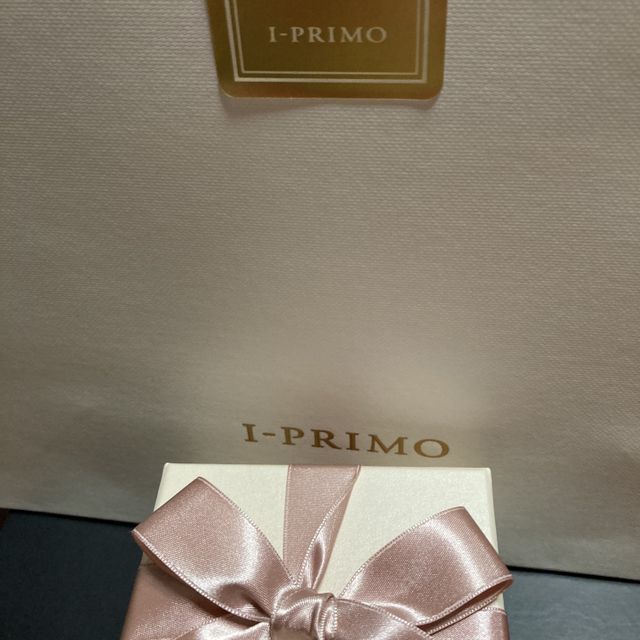 【アイプリモ(I-PRIMO)の口コミ】 結婚指輪は、ピンクゴールドでデザインされたリングでした。
銀婚記念とし…