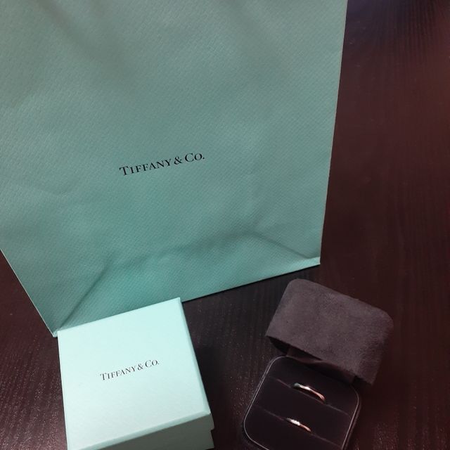 【ティファニー(Tiffany & Co.)の口コミ】 スタンダードで細身な指輪を探してました。石なしかダイヤ付きかとても迷…