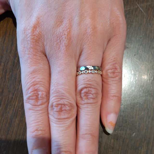 【EITO(エイト)の口コミ】 個性的で他には見られない独特のデザインであり、一目で自分たちの指輪だ…