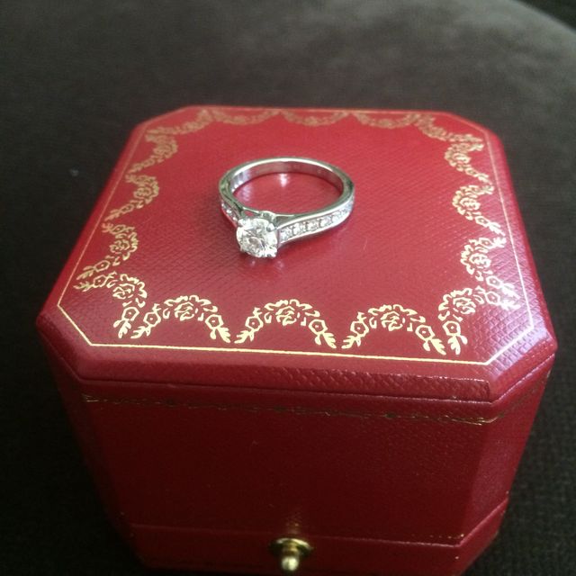 【カルティエ(Cartier)の口コミ】 ダイヤの部分が浮き上がっているようなデザインの為、ダイヤの大きさや輝…