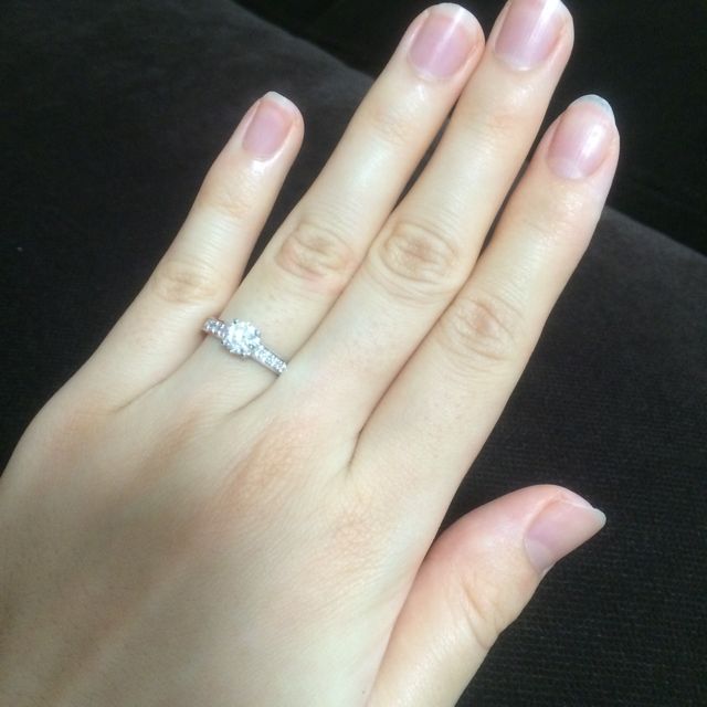 【カルティエ(Cartier)の口コミ】 ダイヤの部分が浮き上がっているようなデザインの為、ダイヤの大きさや輝…