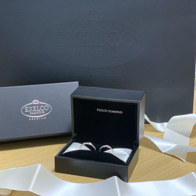 【エクセルコダイヤモンド(EXELCO DIAMOND)の口コミ】 指輪のデザインが職人さんの手で1つずつミル打ちされていて、他のブランド…