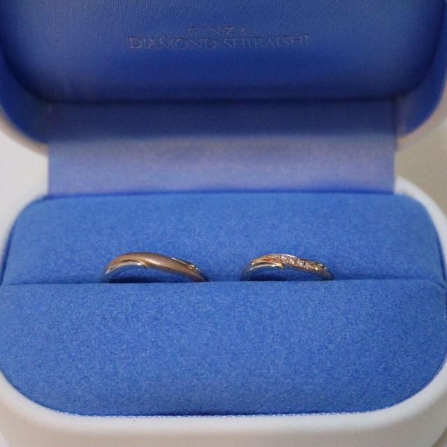 【銀座ダイヤモンドシライシの口コミ】 ゴールドとシルバーの2色使いであったことと、男女ともにいいなぁと感じる…