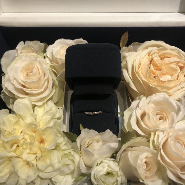 【4℃ BRIDAL(ヨンドシーブライダル)の口コミ】 シンプルかつ他にはないデザインで一目惚れでした。ダイヤモンドがふんだ…