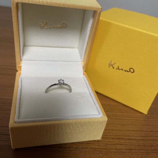【ケイウノ ブライダル(K.UNO BRIDAL)の口コミ】 指輪を渡す相手が好きなブランドであり、シンプルでダイヤが目立つデザイ…