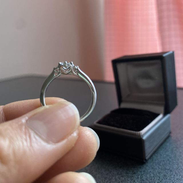 【アイプリモ(I-PRIMO)の口コミ】 この指輪は彼がサプライズで購入してくれました！キラキラ輝く本物のダイ…