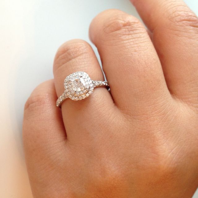 【ティファニー(Tiffany & Co.)の口コミ】 もともと、ティファニーでの購入は決めていたので一粒ダイヤよりも、リン…