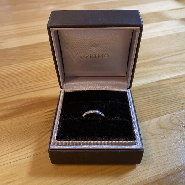 【アイプリモ(I-PRIMO)の口コミ】 ゆるやかなウェーブに、ダイヤモンドがたくさん散りばめられているのがお…