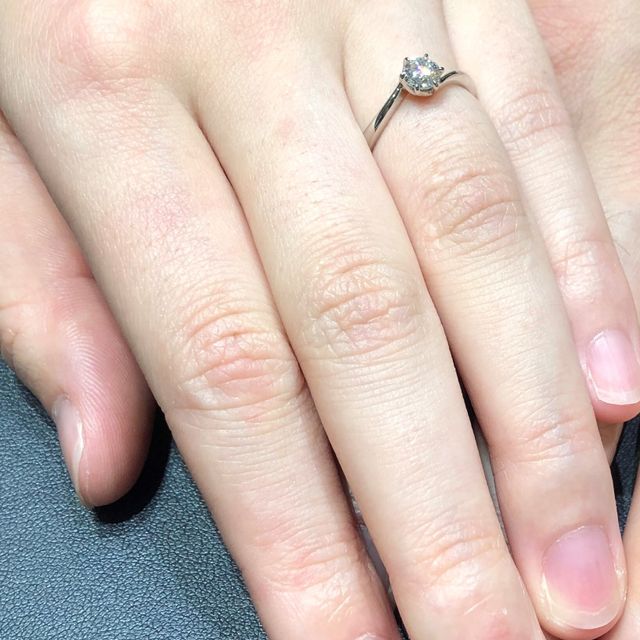 【ROYAL ASSCHER(ロイヤル・アッシャー)の口コミ】 世界3大カッターの一つであるロイヤルアッシャー。ダイヤの輝きが白く目を…