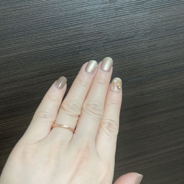 【THE KISS(ザ・キッス)の口コミ】 デザインと価格。一般的に婚約指輪と言われて想像されるような高額なもの…