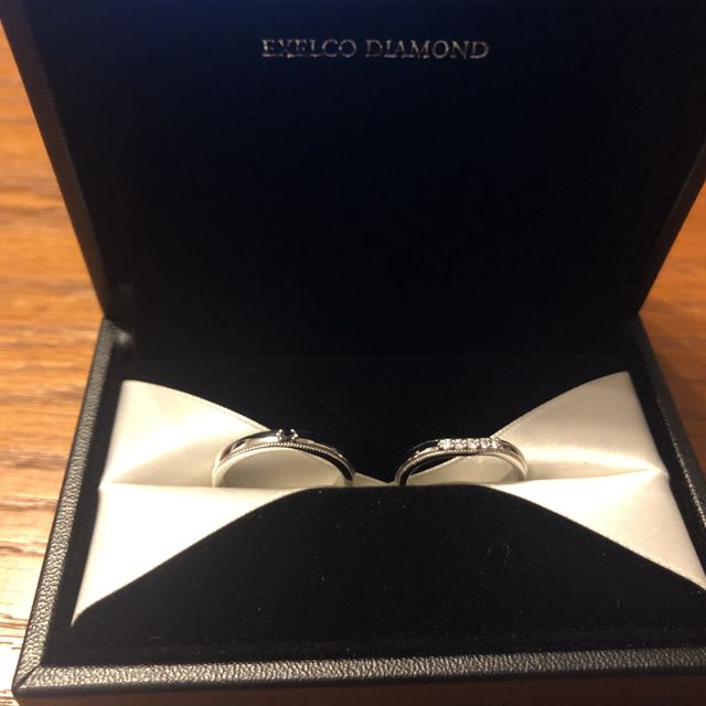 【エクセルコダイヤモンド(EXELCO DIAMOND)の口コミ】 ダイヤの数やデザインがとても理想でした。メンズの指輪にはブラックダイ…